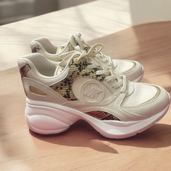 Michael Kors Women's White and Gold Sneakers new size 6 - Picture 1 of 7